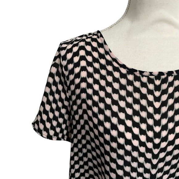 Pleione Black Pink Geometric Print High-Low Blouse Small Scoop Neck - Picture 2 of 12